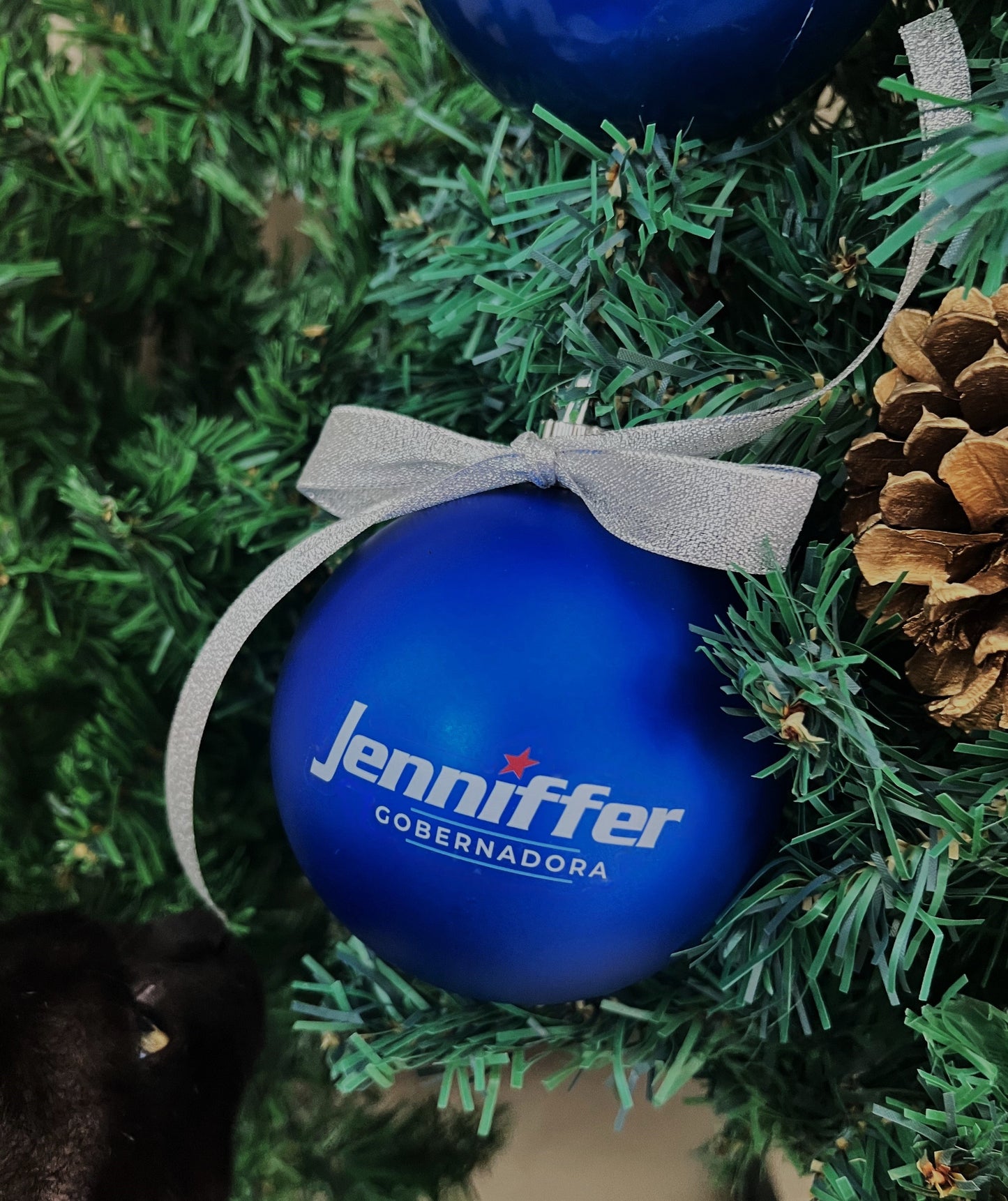 ADORNO DE NAVIDAD AZUL MATE JENNIFFER GOBERNADORA